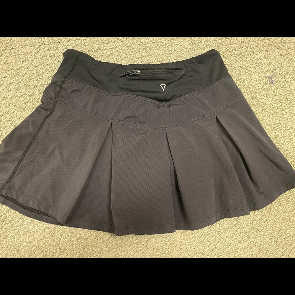Black ivivva tennis skirt 12